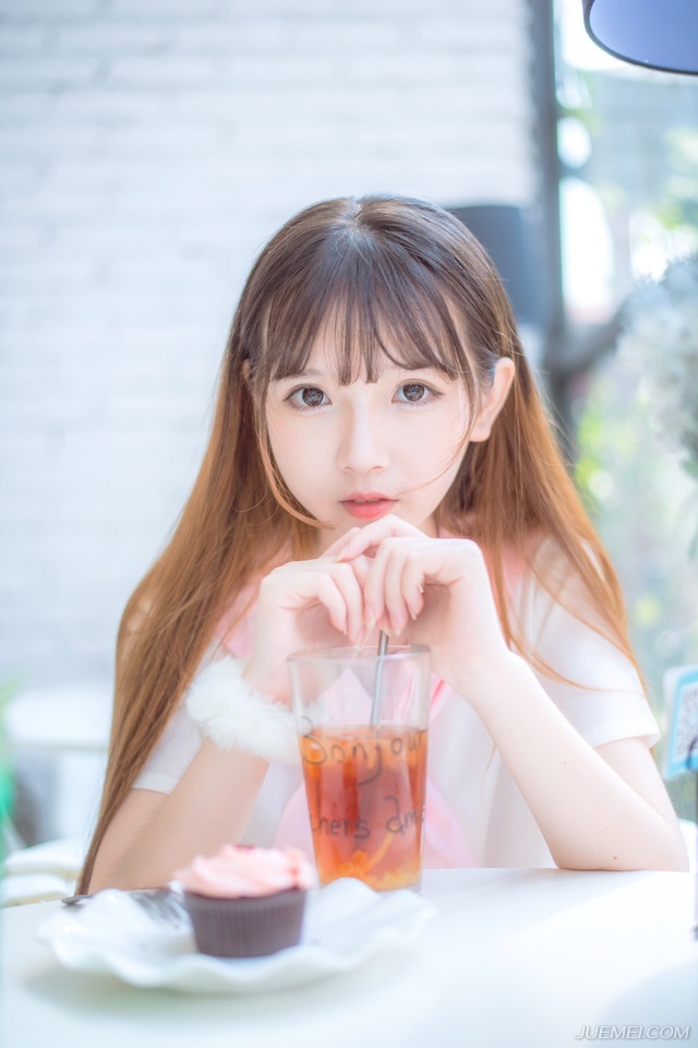 所谓成熟，就是原本你该哭该闹的时候，你选择了不言不语的微笑